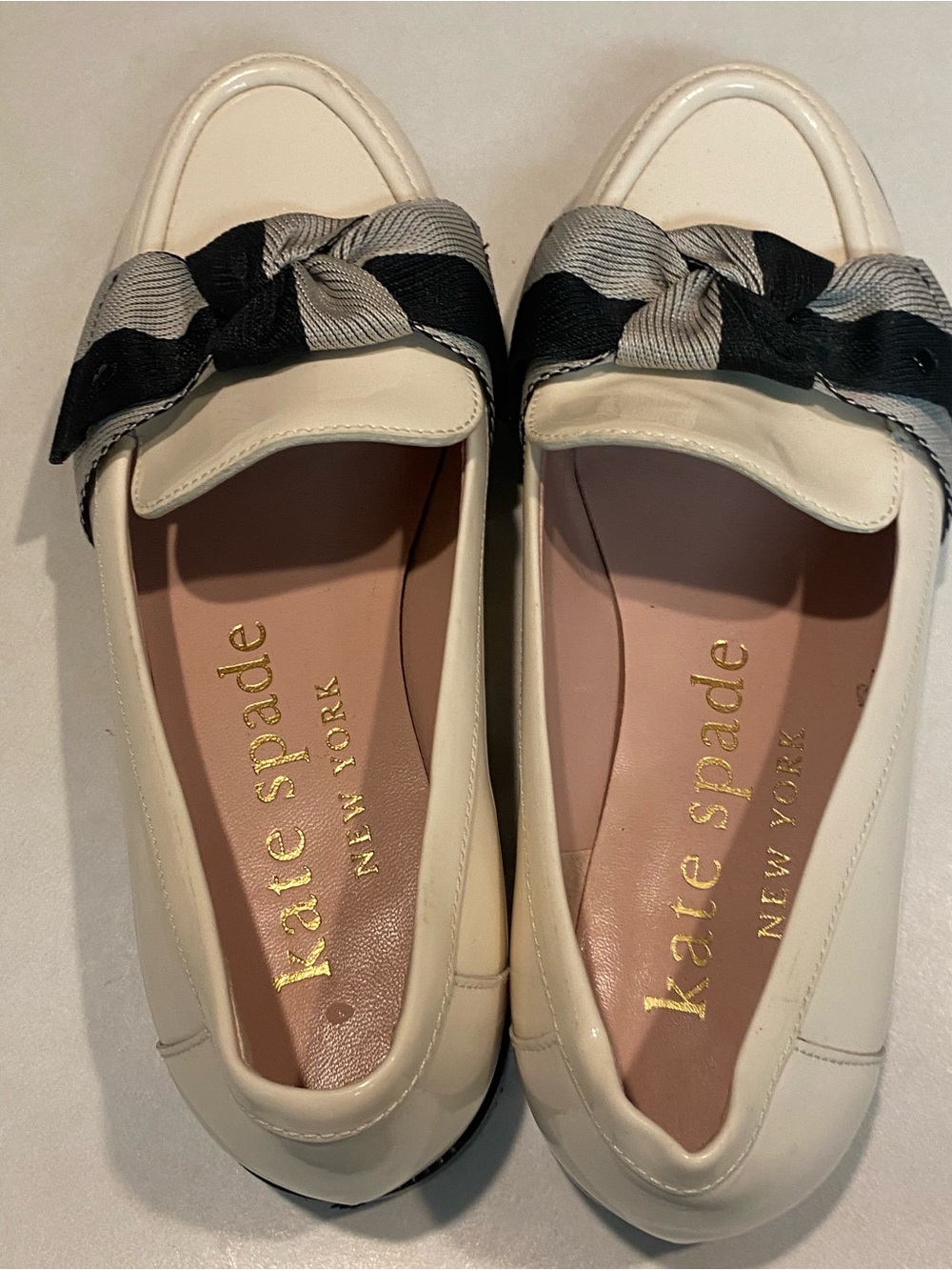 KATE SPADE LEANDRA PATENT LEATHER LOAFER CREAM BLACK BOW PLAID
HEEL SZ 7 - Picture 11 of 16